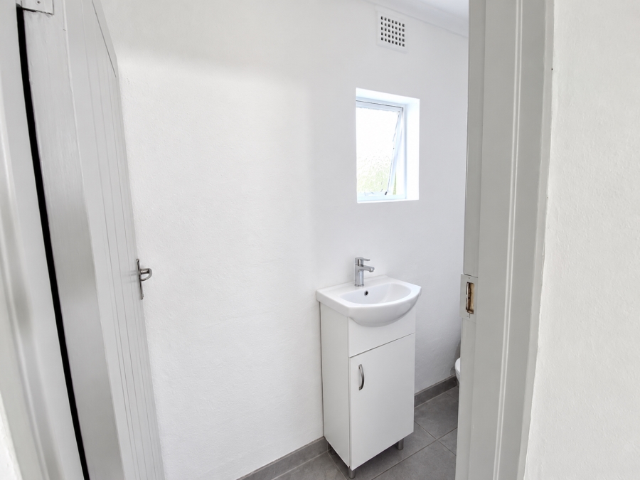To Let 1 Bedroom Property for Rent in Vredenburg Western Cape